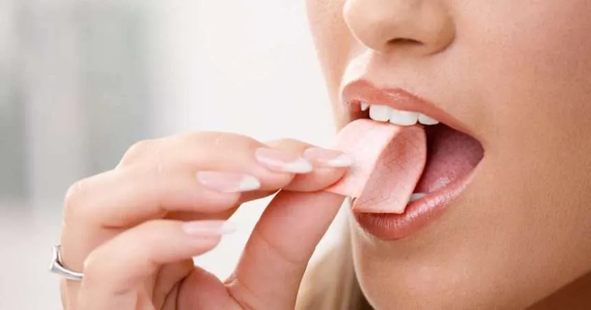 Chew Gum with Invisalign